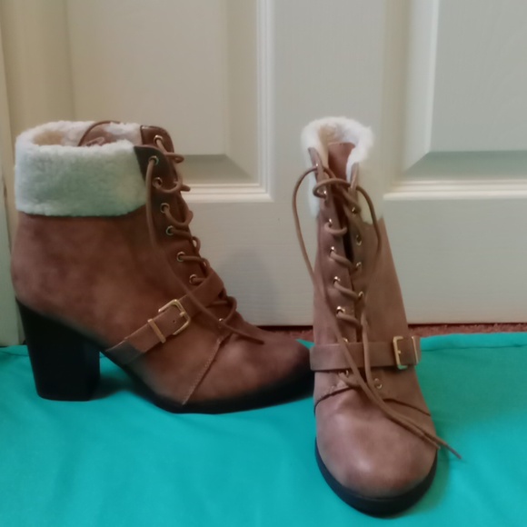 EXPRESS LIGHT BROWN ANKLE BOOTS WITH FAUX FUR SIZE 10 - Picture 3 of 12